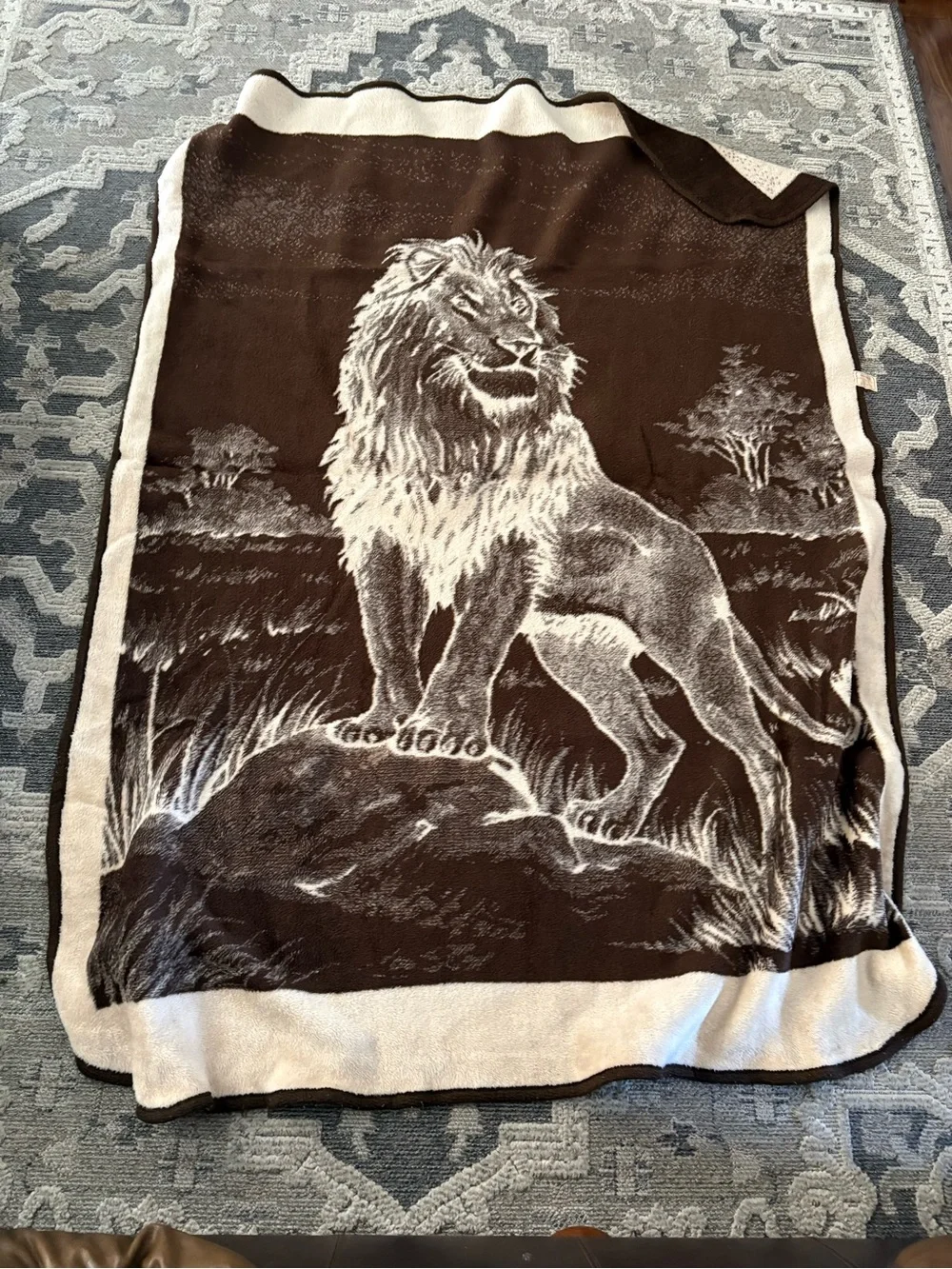 Vintage San Marcos Lion Blanket In Brown & Cream 87X62 Twin size EUC Cottagecore